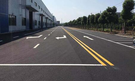 昆山廠區(qū)道路劃線多少錢？找飛揚市政價格合理