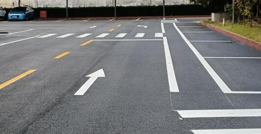 蘇州廠區(qū)劃線解讀，100個(gè)小車位需要多少桶油漆？