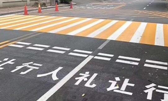 廠區(qū)停車位劃線施工找哪家？專業(yè)團(tuán)隊(duì)為您排憂解難